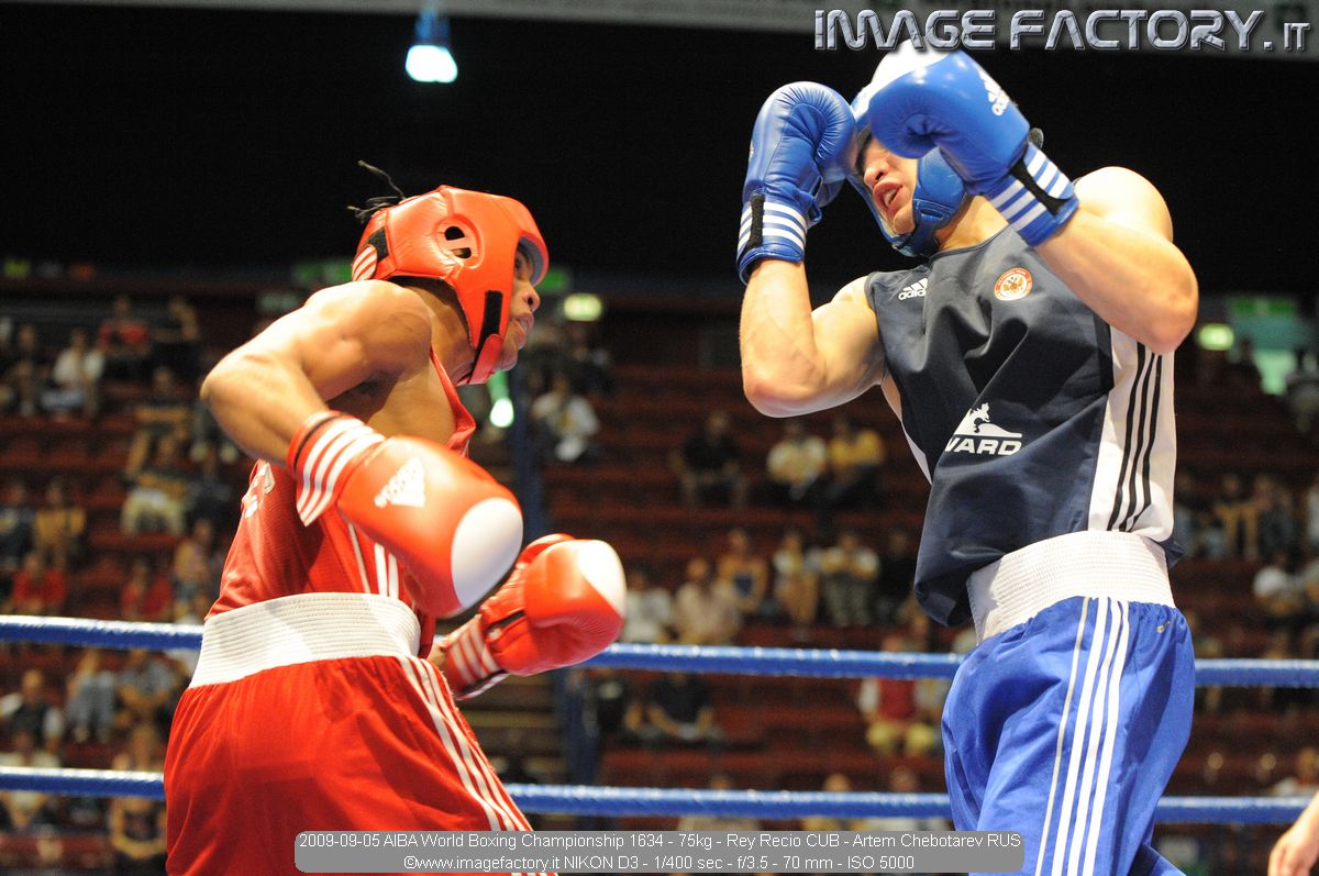 2009-09-05 AIBA World Boxing Championship 1634 - 75kg - Rey Recio CUB - Artem Chebotarev RUS